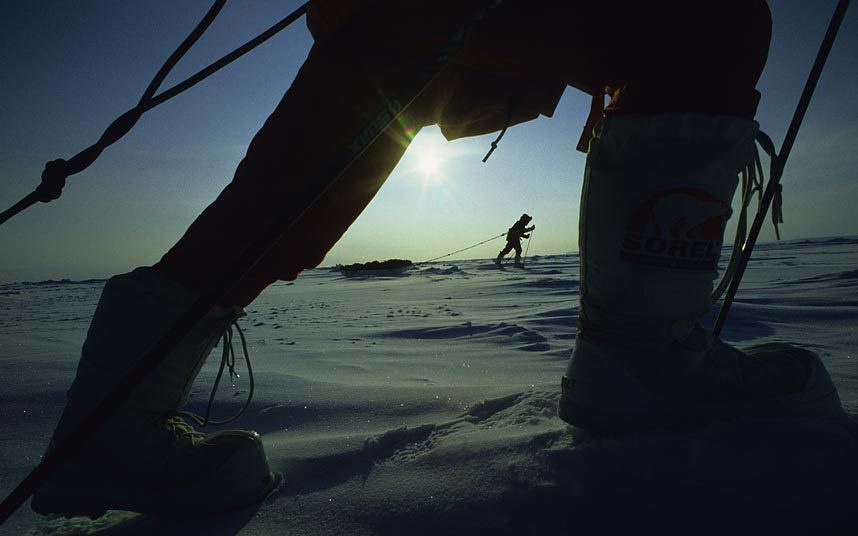 6. Đi bộ tới cực Bắc: Việc tới được điểm cực Băc của thế giới đã trở thành “huy chương” với nhiều nhà thám hiểm. Với thế hệ tương lai, điều này sẽ khó thực hiện được, bởi băng biển sẽ không còn ở điểm cực Bắc vào năm 2100.
