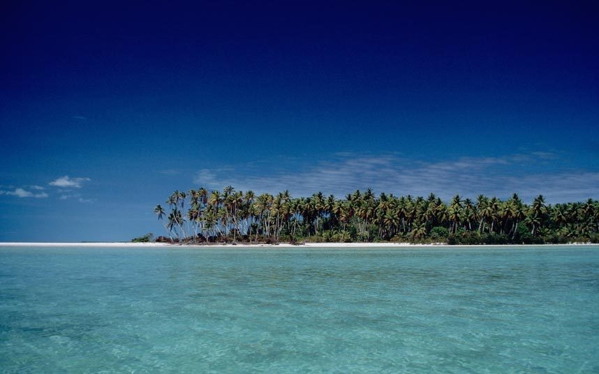 7. Trải nghiệm Kiribati, Thái Bình Dương: Kiribati gồm 33 đảo san hô tuyệt đẹp, nơi du khách có thể lướt sóng, quan sát động vật hoang dã và lặn biển. Quần đảo này đang chìm dần và sẽ biến mất vào cuối thế kỷ 21.