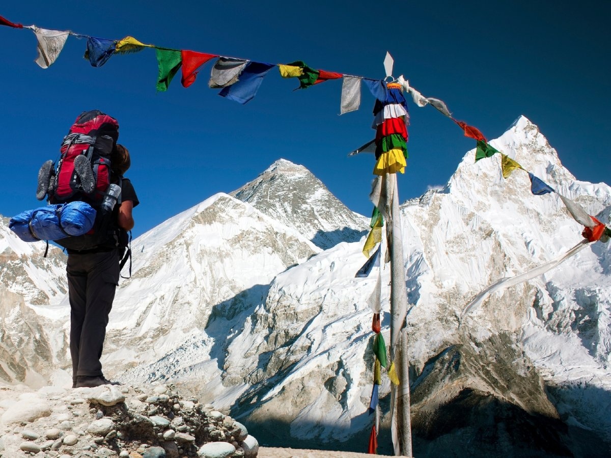 Đỉnh Everest, Nepal: Chinh phục nóc nhà thế giới là mơ ước của nhiều người. Chính phủ Nepal dự định sẽ cấm người leo nghiệp dư lên đỉnh Everest để đảm bảo an toàn. Do đó, nếu muốn có được trải nghiệm này, bạn nên chuẩn bị lên đường sớm.