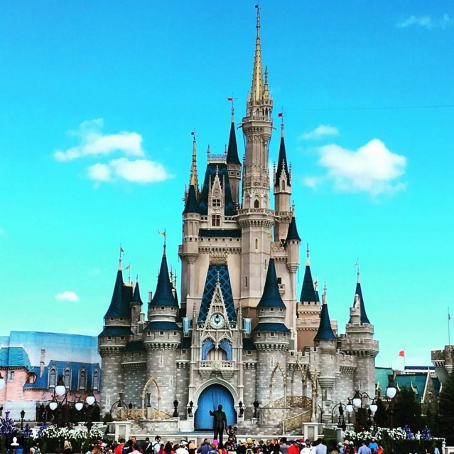 5. Walt Disney World (Florida, Mỹ): Tất nhiên, công viên giải trí với tòa lâu đài biểu tượng của hãng Disney là điểm đến mơ ước của nhiều du khách, từ trẻ tới già.