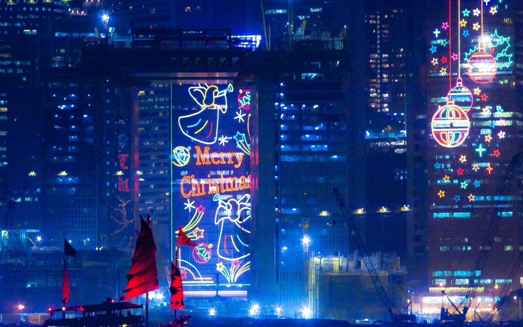 Hong Kong, Trung Quốc: Thành phố tuyệt vời này bừng sáng vào Giáng sinh, với những chùm đèn lấp lánh, các cửa hiệu được trang trí tuyệt đẹp và âm nhạc ở khắp nơi.