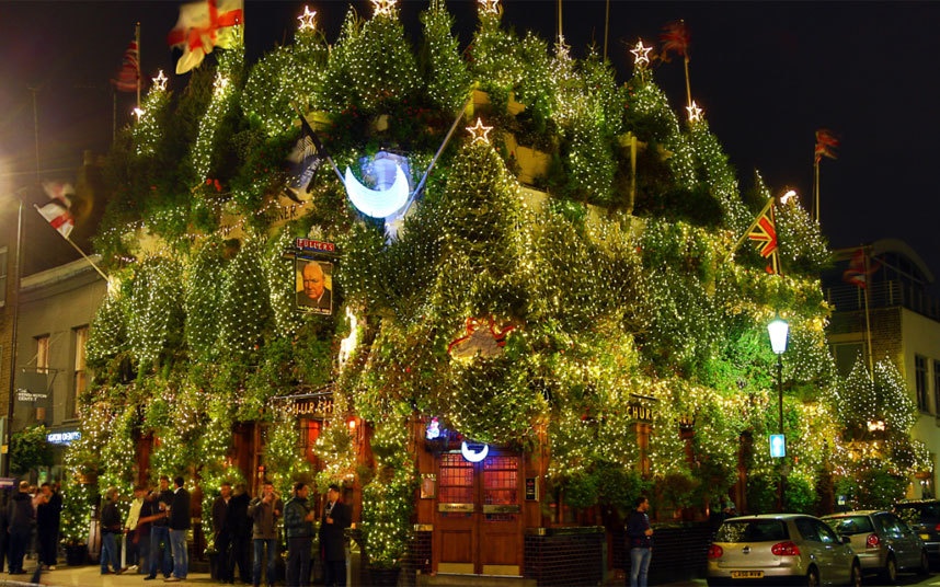 Ngoài ra, quán Churchill Arms ở Kensington sử dụng hàng loạt cây xanh để tạo cho khách cảm giác như lạc vào một khu rừng.