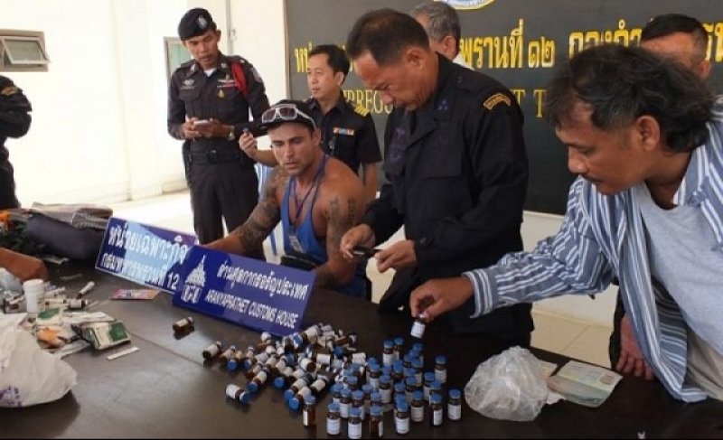 Sở hữu, phân phối hay sử dụng ma túy: Thái Lan có luật lệ nghiêm khắc với việc sở hữu hay sử dụng các chất gây nghiện, với án phạt từ chung thân tới tử hình, ngay cả đại sứ quán cũng không thể can thiệp. Các nữ du khách nên chú ý bởi những kẻ buôn ma túy có thể gài hàng vào hành lý của bạn ở sân bay hay trên đường đi. Ảnh: Samuitimes.