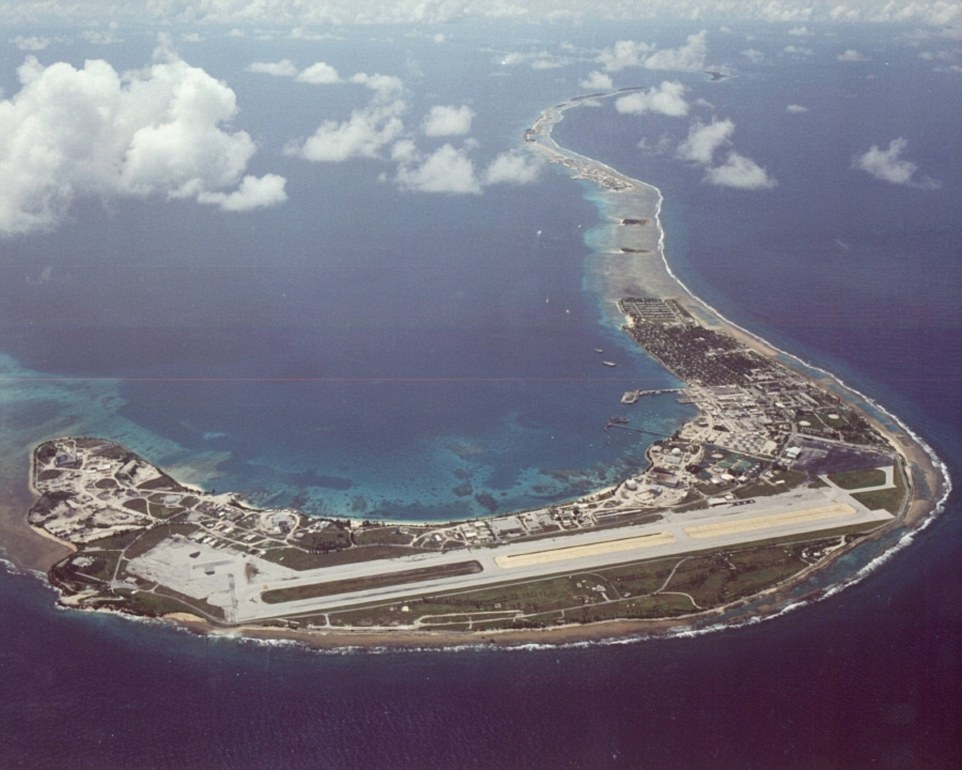 Sân bay Kwajelein, quần đảo Marshall: Đây cũng là một trong những sân bay khó hạ cánh do đường băng không dài và hướng thẳng ra biển.