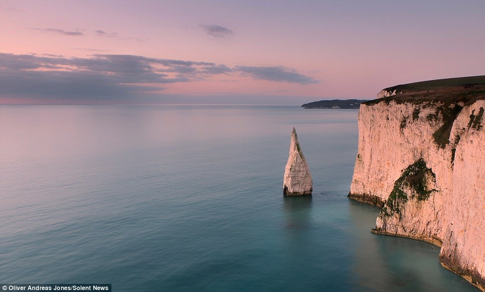 Bờ biển Jurassic ở Dorset là một trong các điểm chụp ảnh yêu thích của hai bố con.