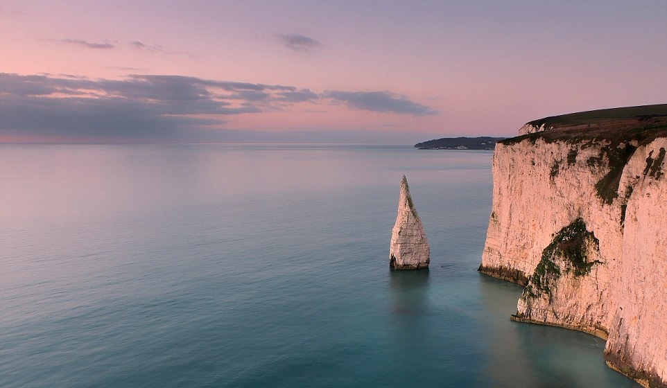 Anh phong canh day song dong cua cau be 8 tuoi hinh anh