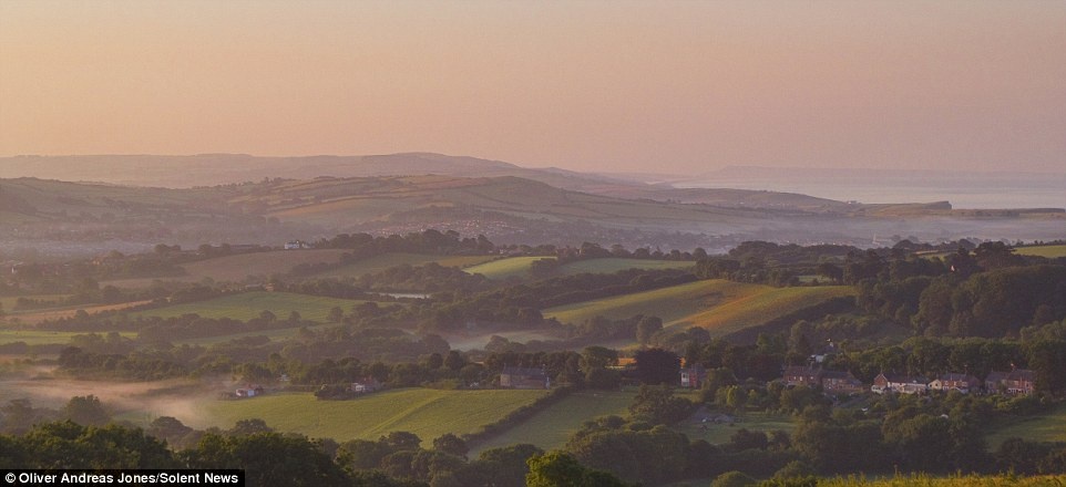 Dù có năng khiếu chụp ảnh phong cảnh, Oliver cho biết trong tương lai cậu muốn trở thành một nhiếp ảnh gia hiện trường gây án, làm việc với lực lượng cảnh sát.