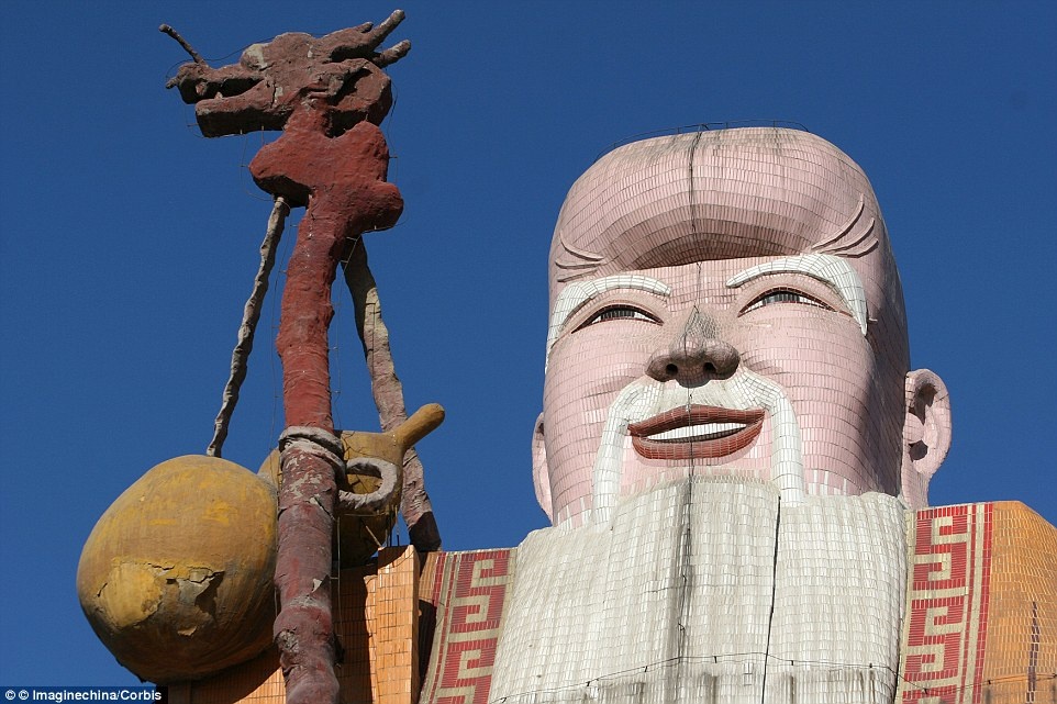 Nằm ngay phía đông Bắc Kinh, Tianzi đang giữ kỷ lục tòa nhà có hình ảnh lớn nhất thế giới.