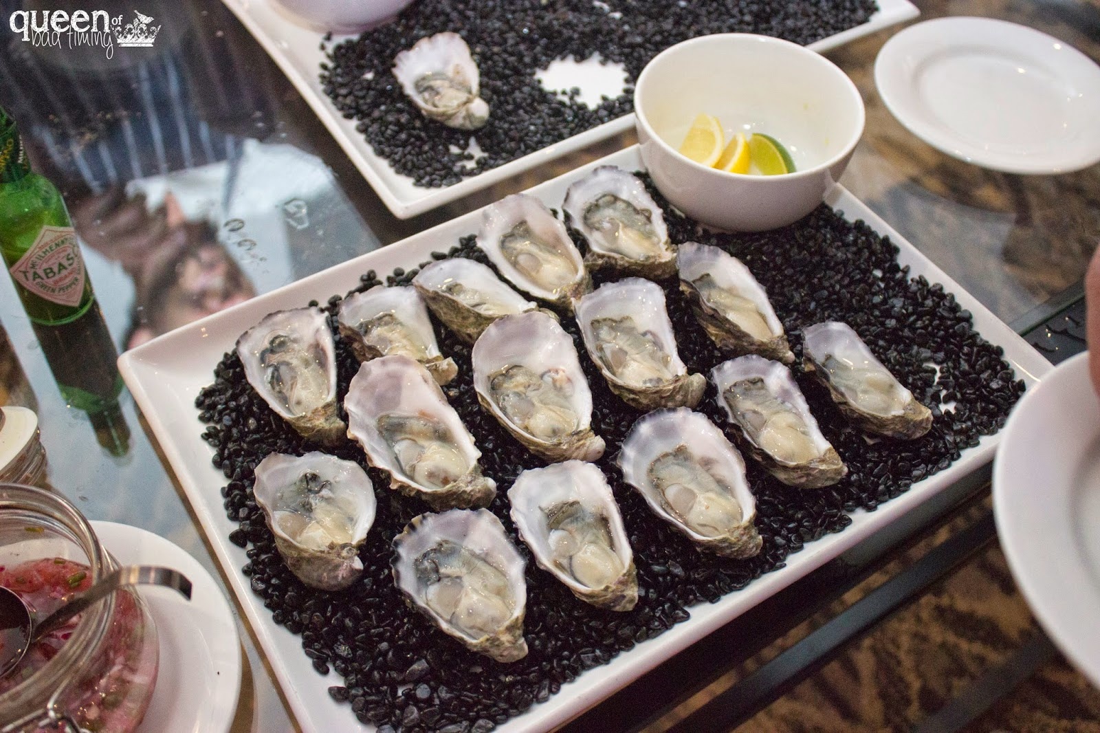 Trong lúc khám phá xứ Oz, bạn đừng bỏ lỡ cơ hội thưởng thức hải sản tươi ngon, như món sò vịnh Coffin. Ảnh: Queenofbadtiming.