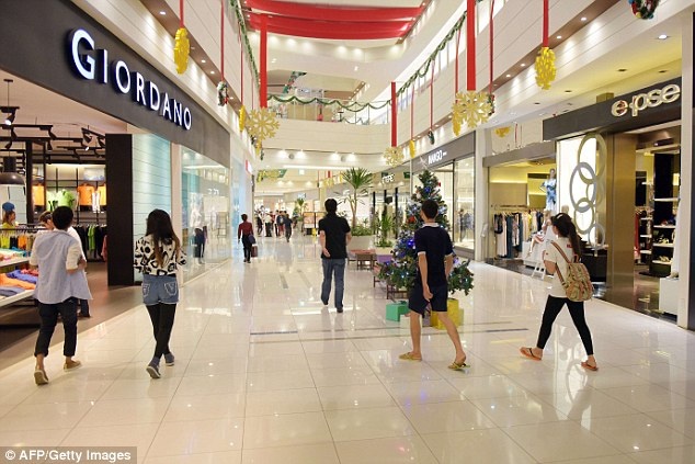 Ngày càng có nhiều siêu thị, nhà cao tầng, khách sạn 5 sao được xây dựng ở Phnom Penh. 