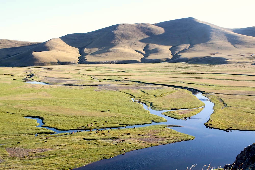 Thung lũng Orkhon trải rộng ngút tầm mắt ở Mông Cổ. Ảnh: Nellie Huang.