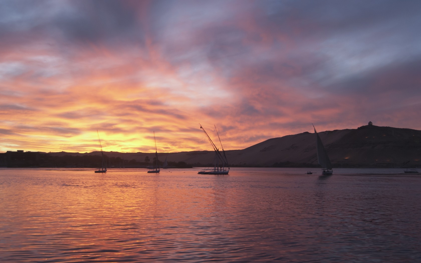 Hoàng hôn ở Aswan, Ai Cập. Ảnh: Anthon Jackson.