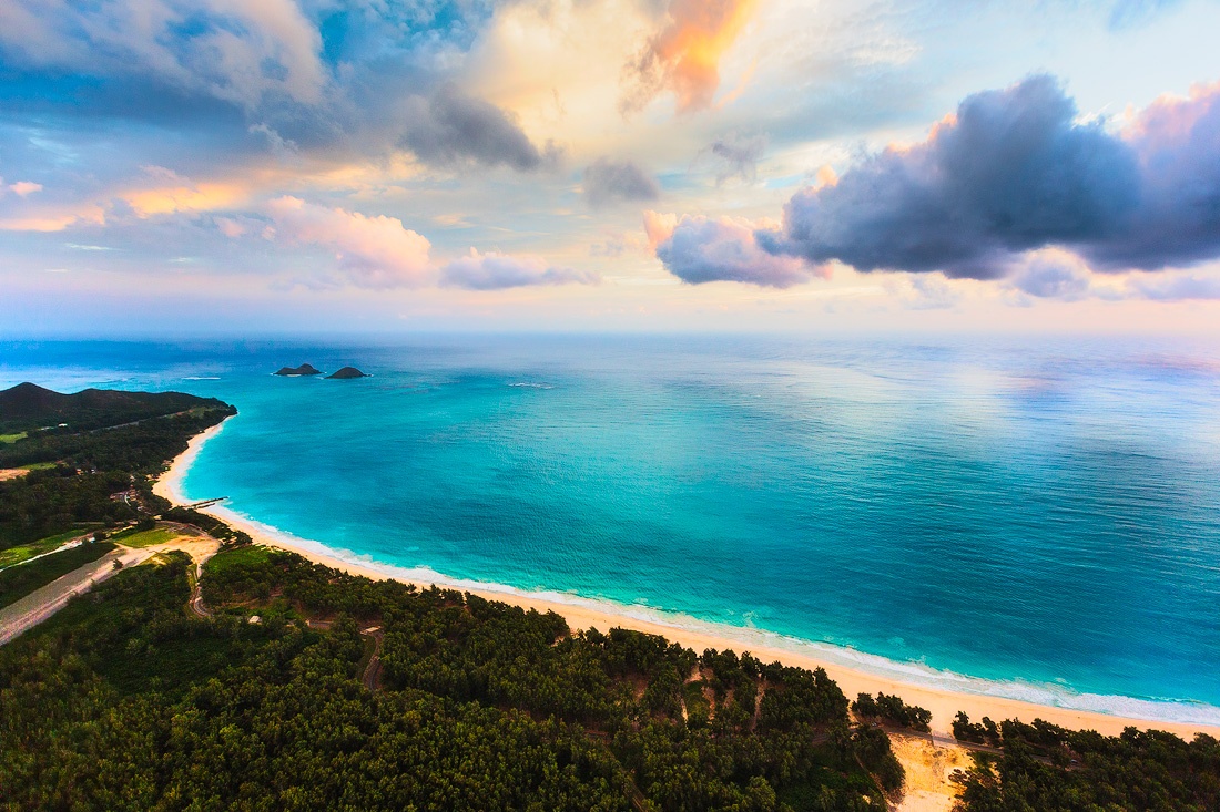 Một ngày đẹp trời trên bãi biển Bellows, Hawaii (Mỹ). Ảnh: Dustin Wong.
