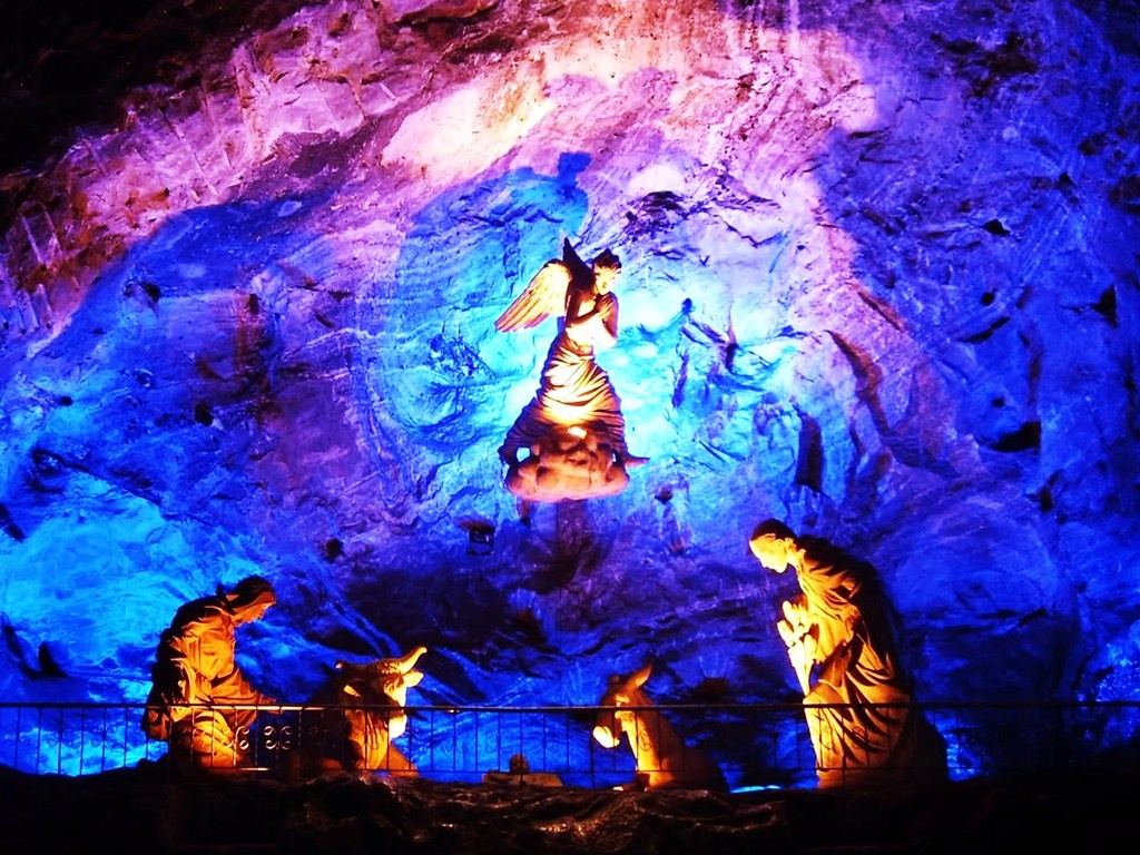 Nơi đây giờ là một điểm tham quan hấp dẫn, nằm ở Nemocon, Cundinamarca, cách thủ đô Bogata hơn 90 km. Hầm mỏ này có từ cách đây 500 năm, hiện đón khoảng 3.000 khách tham quan mỗi Chủ nhật. Ảnh: Paradiseintheworld.