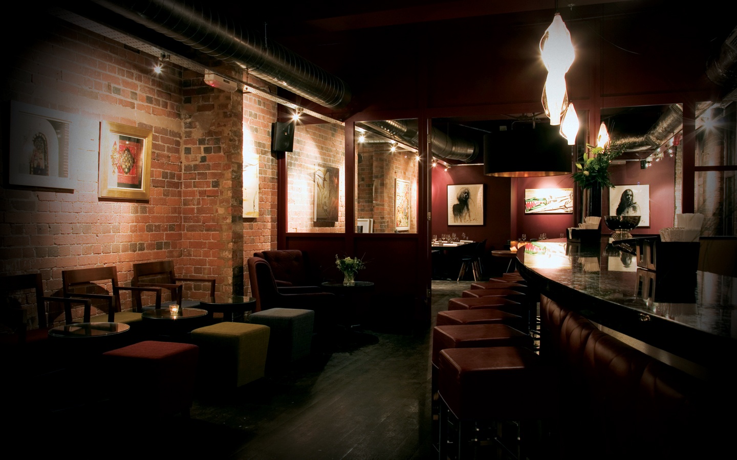 Nằm sâu trong đường hầm dưới trạm Waterloo, nhà hát The Vaults có 176 ghế với không khí cổ điển, huyền bí. Nơi đây còn có một phòng tranh và nhà bếp phục vụ khách tham quan. Ảnh: Vaultsbirmingham.