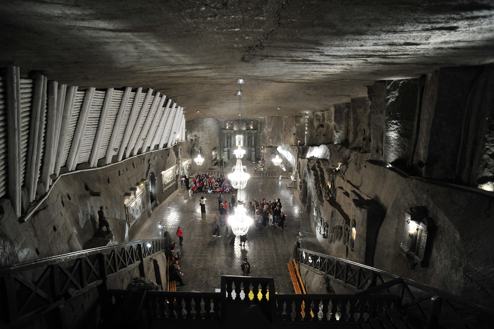 Mỏ muối Wieliczka, Ba Lan: Mỏ muối Wieliczka là điểm tham quan lớn nhất Ba Lan, với hàng trăm cây số đường hầm. Một viện điều dưỡng nằm sâu dưới lòng đất ở đây được các bệnh nhân hen suyễn ưa chuộng, nhờ không khí tinh khiết. Ảnh: Hoàng Hà.