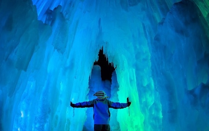 Lau dai bang rong hon 4.000 m2 cua Ba chua Tuyet hinh anh