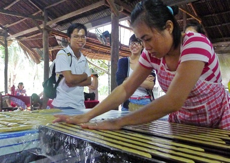 Mung 3 khach du xuan do ve mien Tay hinh anh