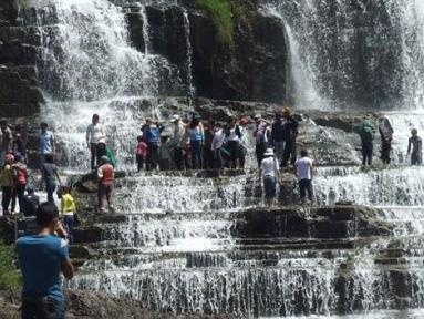 Tim thay thi the du khach tu nan o thac Pongour hinh anh