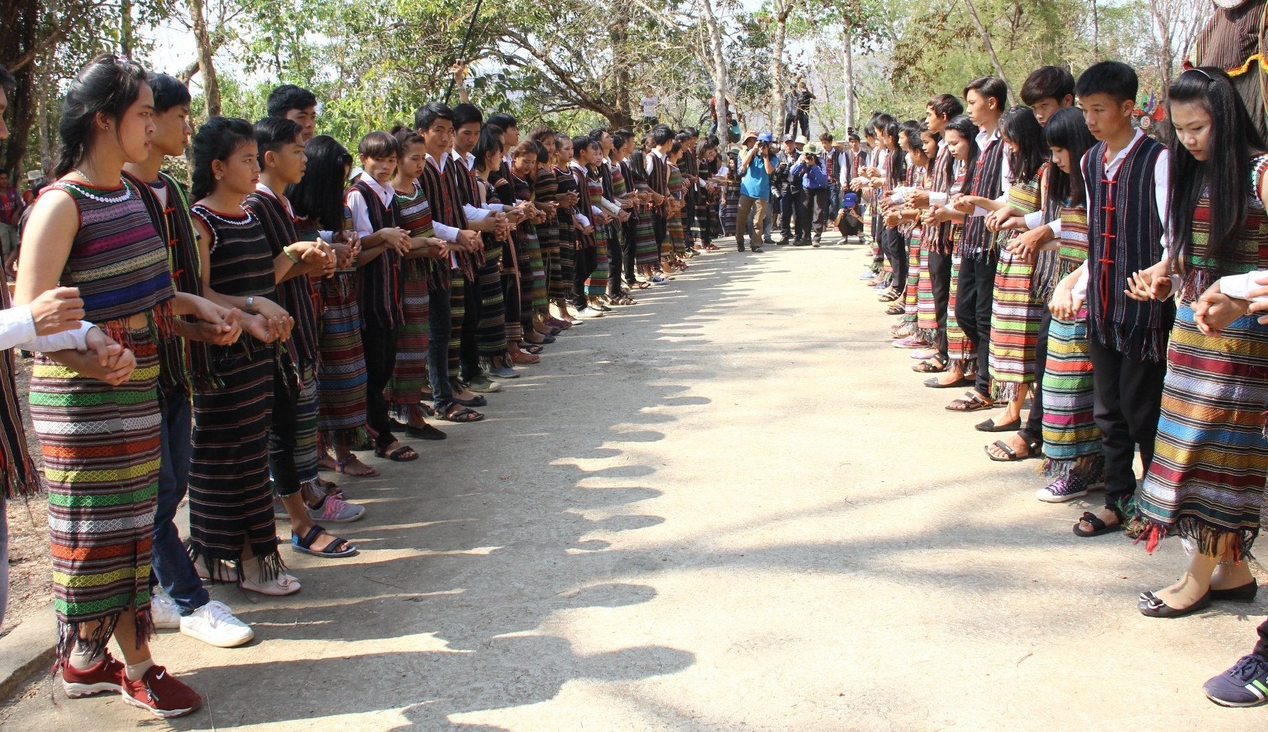 le cung ben nuoc cua nguoi m'nong anh 2