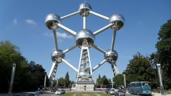 Khach du lich ngai ngan khi toi Brussels hinh anh