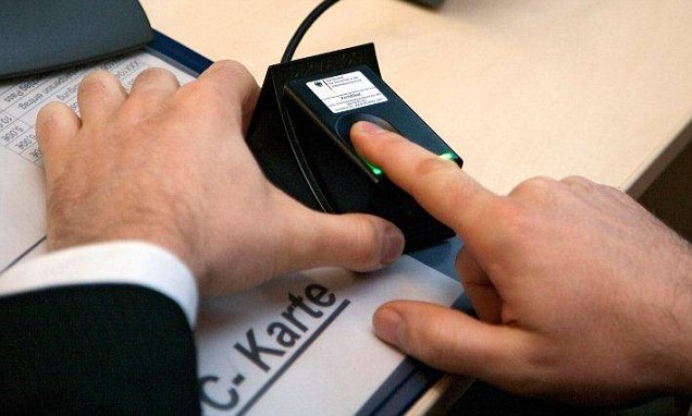 Nhat Ban cho du khach thanh toan bang van tay hinh anh