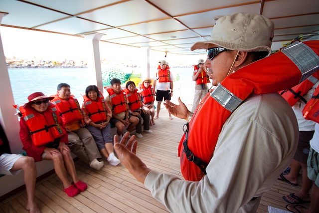 Du thuyen quoc te lam gi de dam bao an toan cho khach? hinh anh