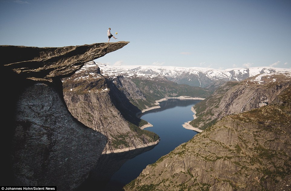 Luoi Quy Na Uy anh 1