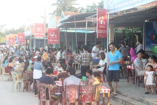 Bãi biển Cửa Lò đông khách ảnh 3 Bai bien Cua Lo dong khach anh 3