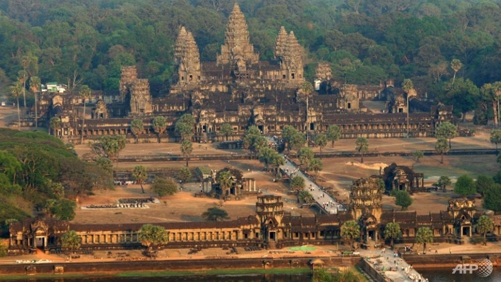 Du khach ho hang bi cam cua o thanh dia Angkor hinh anh