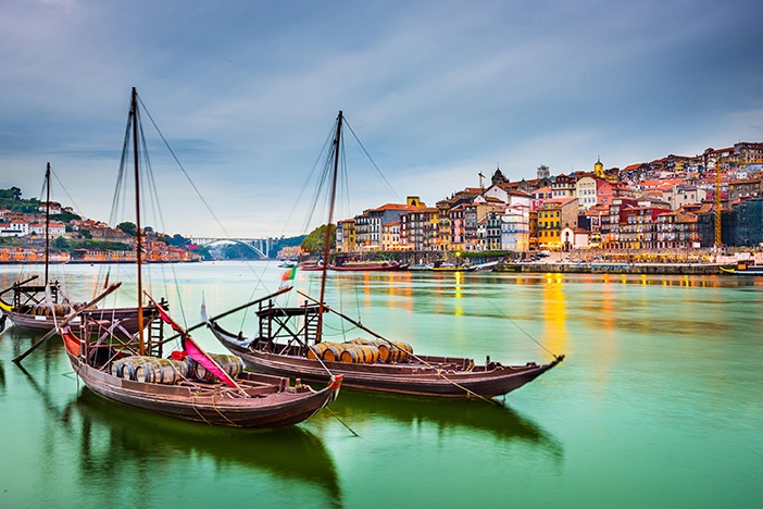 Thu tai hieu biet ve quoc gia vo dich Euro 2016 hinh anh