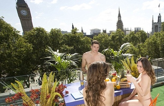 Quan bar khoa than ngoai troi dau tien o Anh hinh anh