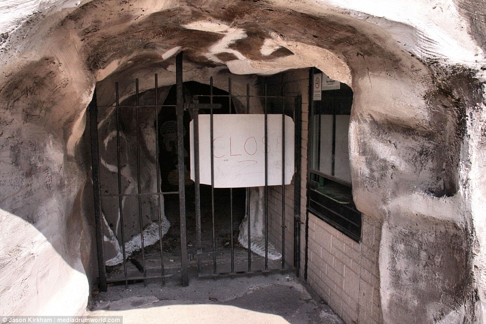 Cong vien khung long bi bo hoang anh 13