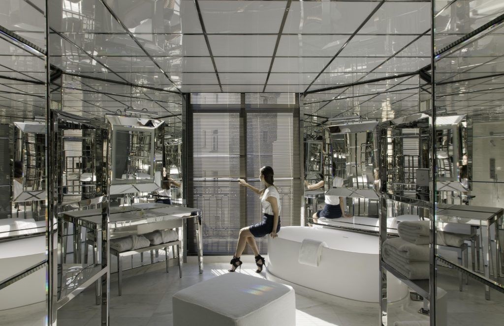 Cac khach san co phong tam lon hon can ho anh 2