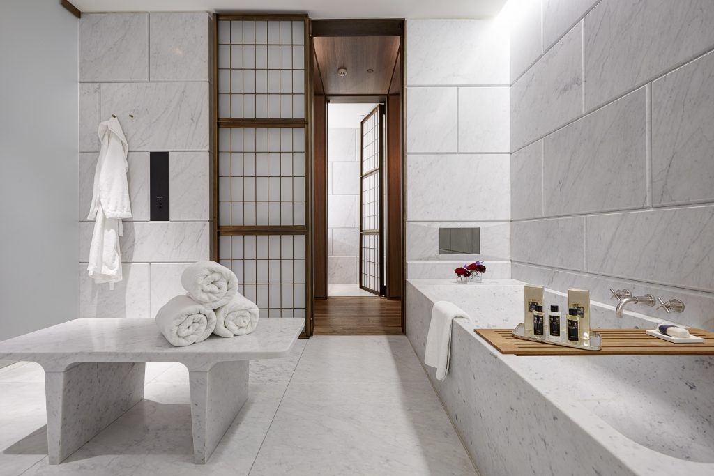 Cac khach san co phong tam lon hon can ho anh 5