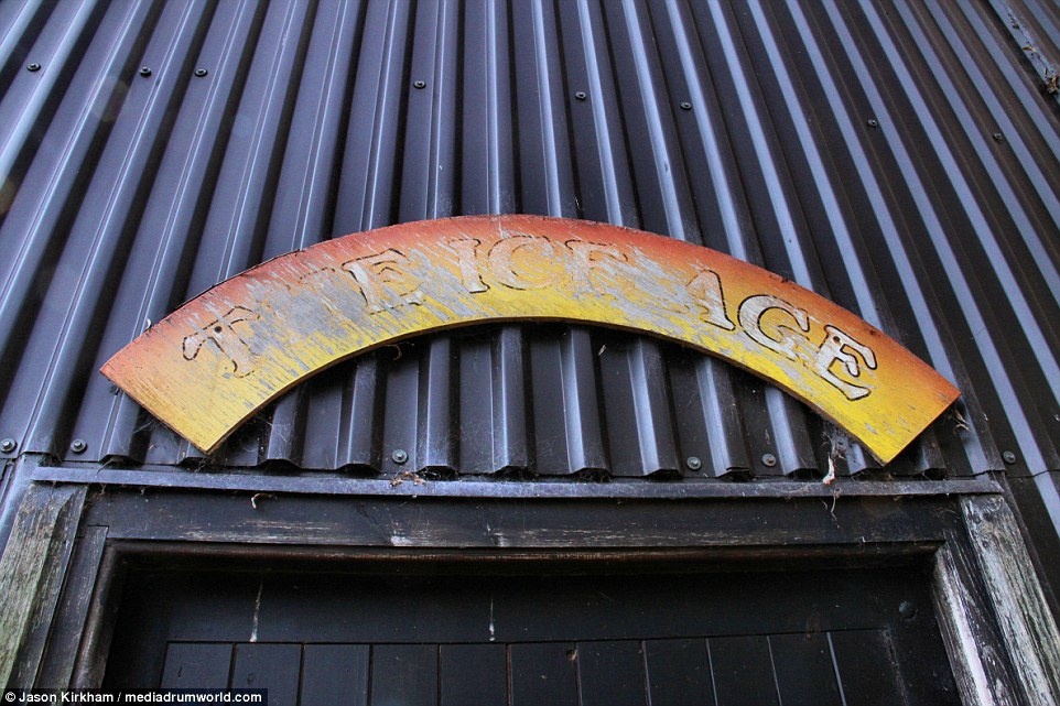 Cong vien khung long bi bo hoang anh 8