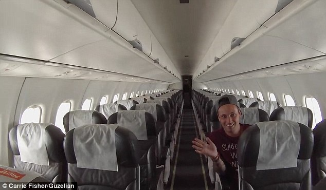 May bay chi co 2 khach anh 2