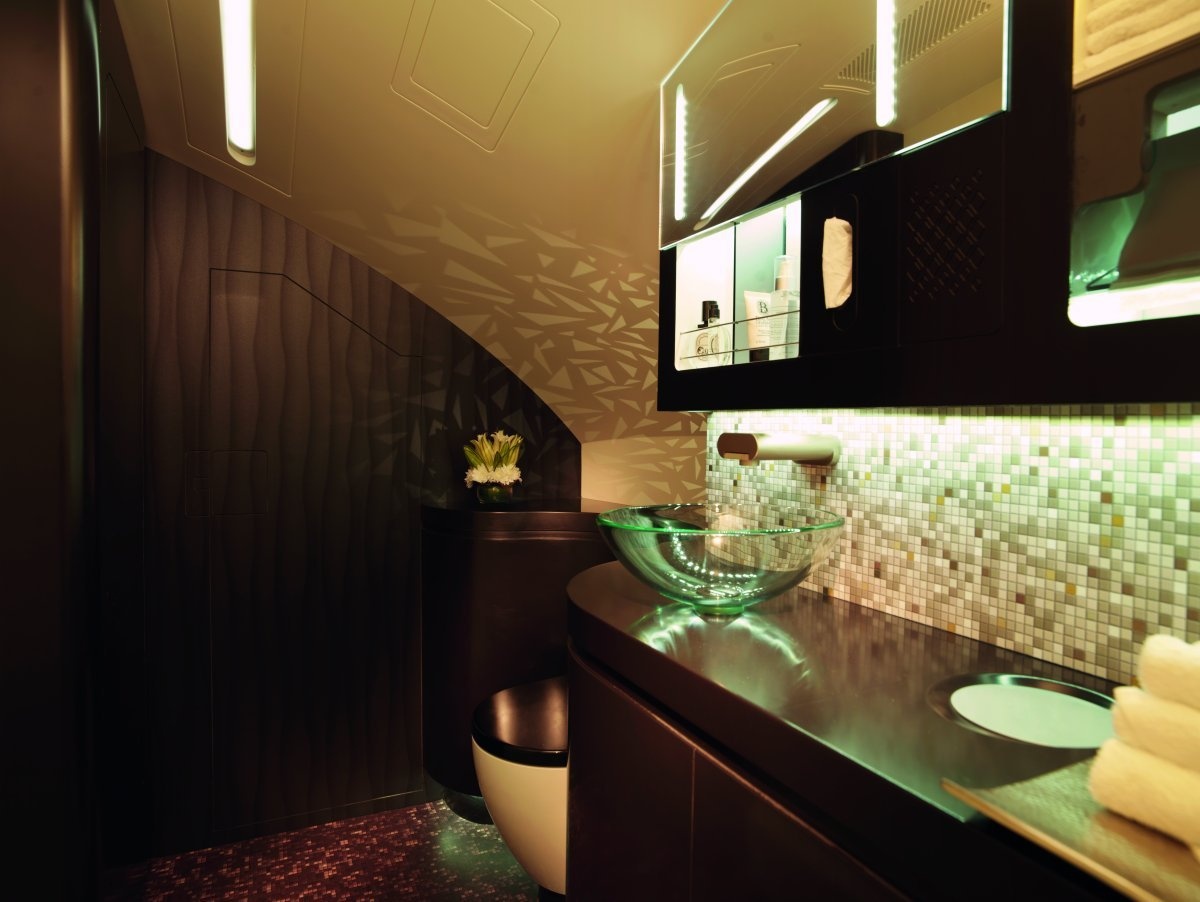 Khoang hang nhat dat nhat the gioi anh 2