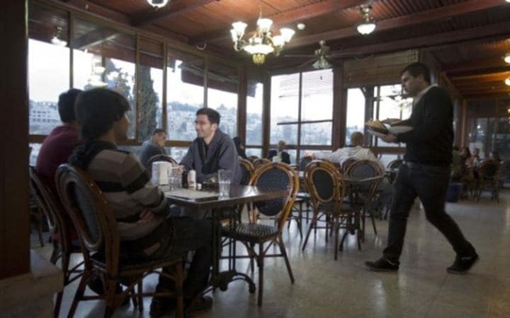 Khach Trung Quoc bi chat chem o Israel anh 2