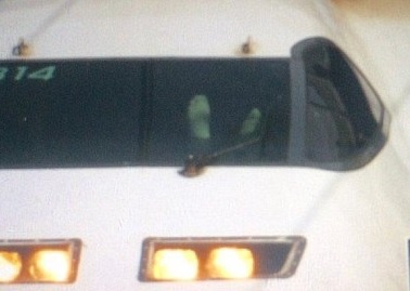 Lai tau sieu toc o Nhat gac chan len bang dieu khien hinh anh