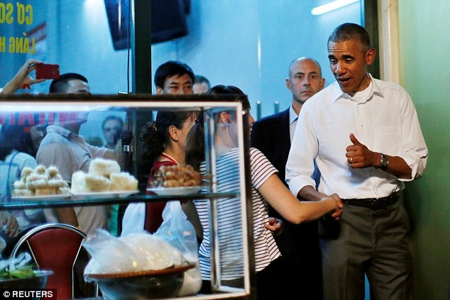 Dau bep My he lo ly do dua ong Obama di an bun cha hinh anh