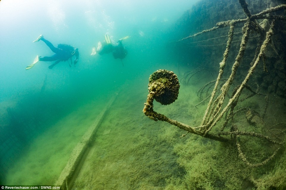 Nha tu nua tren can nua duoi nuoc thanh diem lan nguy hiem anh 10