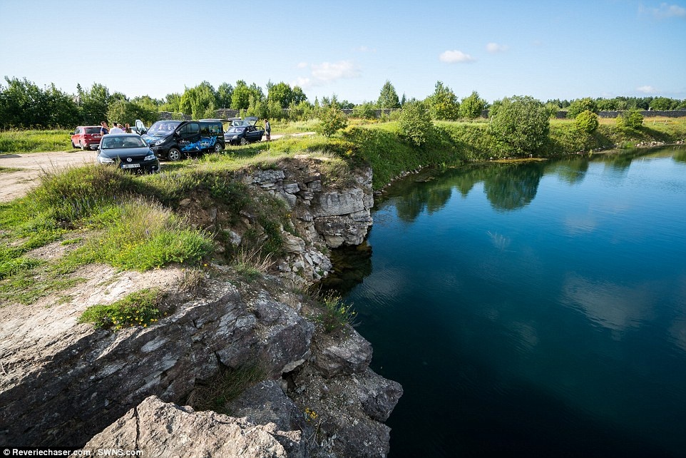 Nha tu nua tren can nua duoi nuoc thanh diem lan nguy hiem anh 14