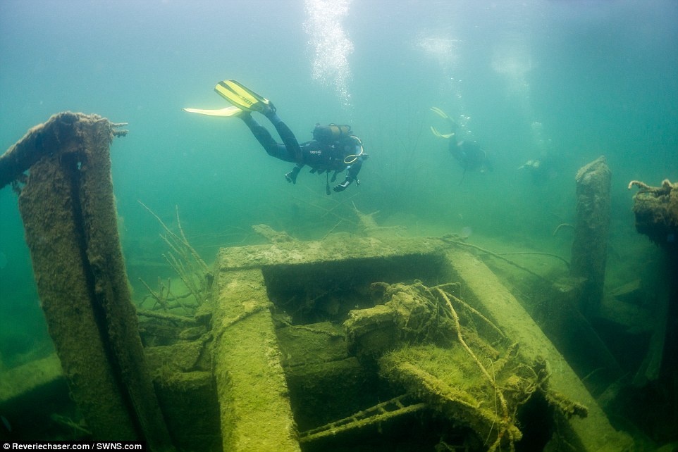 Nha tu nua tren can nua duoi nuoc thanh diem lan nguy hiem anh 2