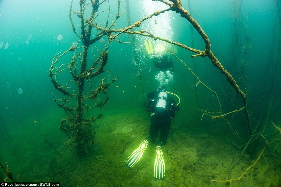 Nha tu nua tren can nua duoi nuoc thanh diem lan nguy hiem anh 7