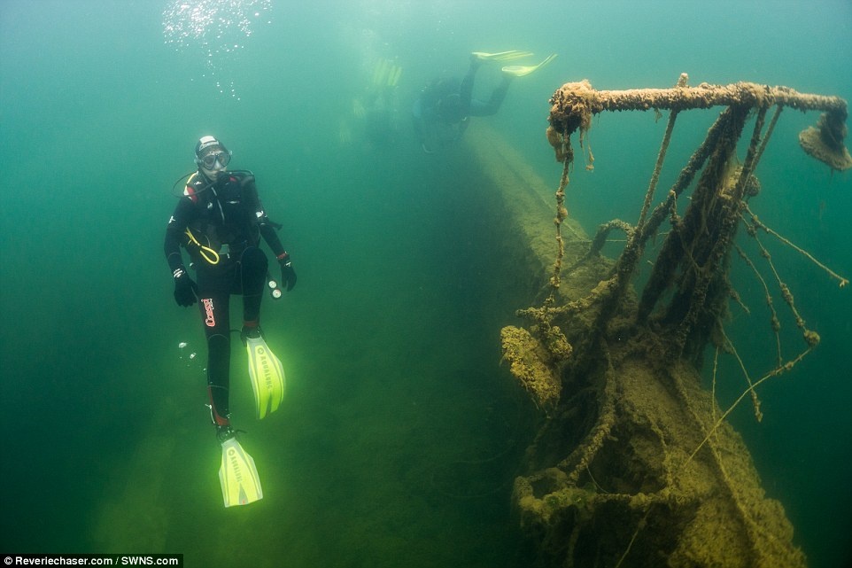 Nha tu nua tren can nua duoi nuoc thanh diem lan nguy hiem anh 8