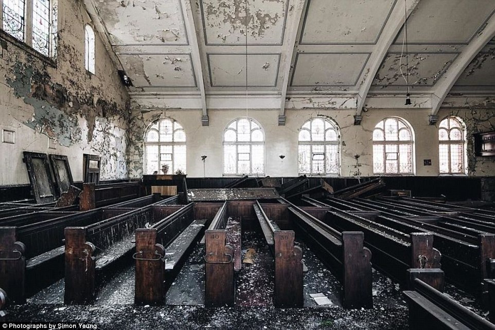 Nhung cong trinh bi bo hoang day am anh o Anh anh 1