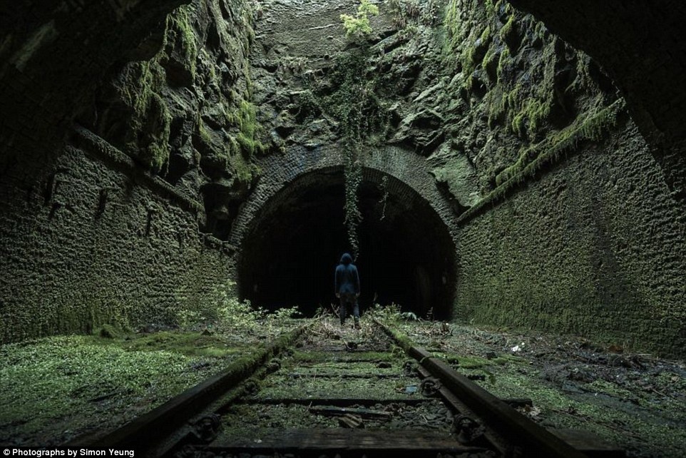 Nhung cong trinh bi bo hoang day am anh o Anh anh 4