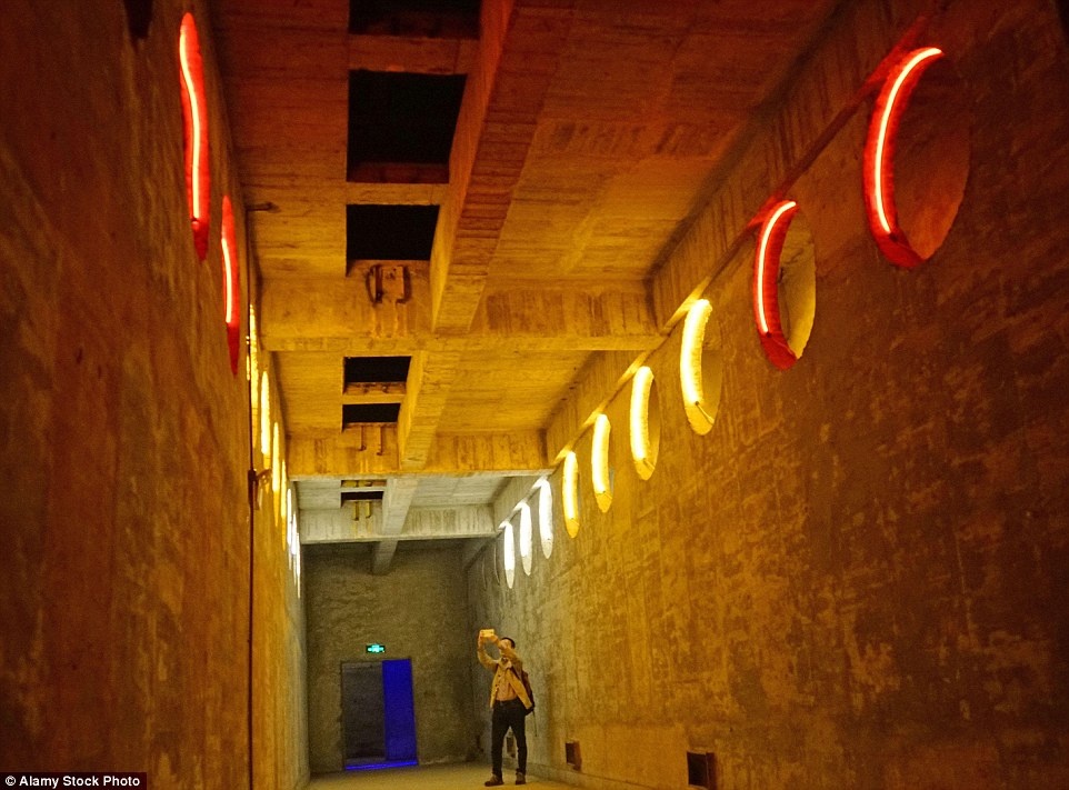 Co so hat nhan bi mat cua Trung Quoc thanh diem du lich hinh anh