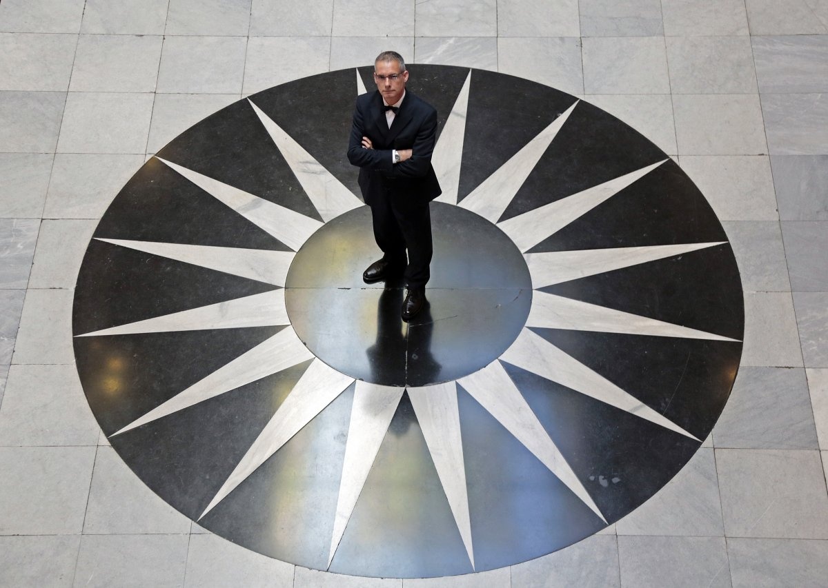 Anh hiem ben trong song bac sang trong cua phim 007 anh 10